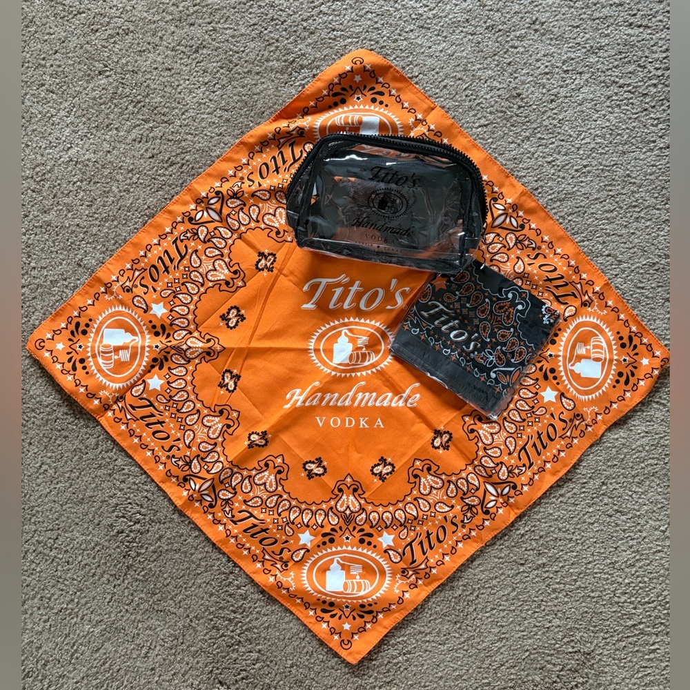 Titos Merch: 2 bandanas and a fanny pack